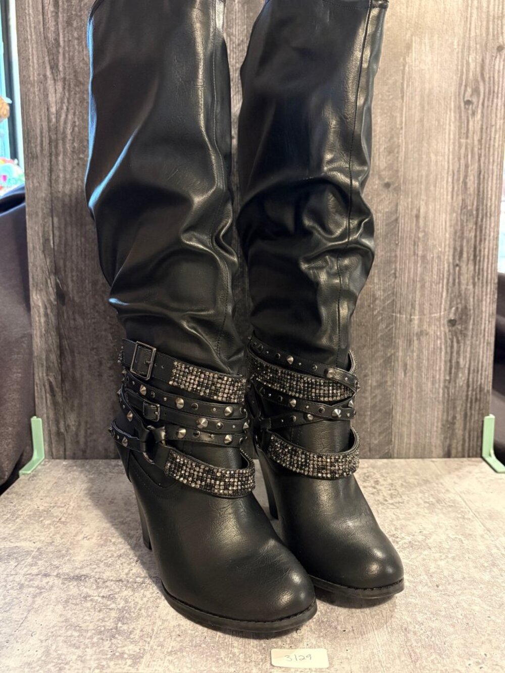 Venus womens knee high studded buckle high heeled boots - black - size 9.5